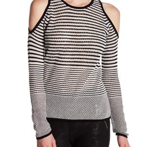 Romeo & Juliet Coutere Cold Shoulder Sweather. Size M
